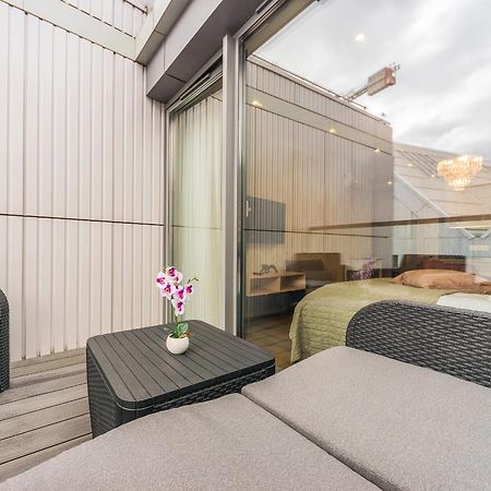 Flatbook - City Center Apartments Granaria With Parking Гданск Стая снимка